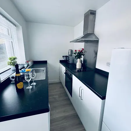 Holly Terrace - 2 Bedrooms - Sleeps 3