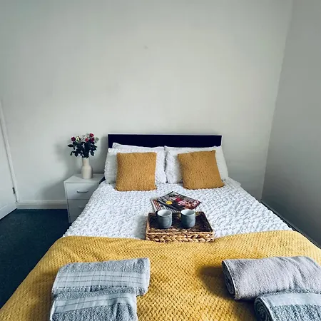 בית נופש Holly Terrace - 2 Bedrooms - Sleeps 3 *