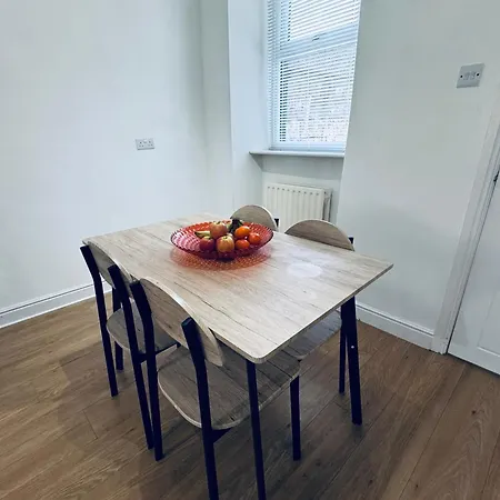 בית נופש Holly Terrace - 2 Bedrooms - Sleeps 3 ווייט הייבן
