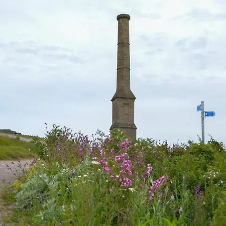 Holly Terrace - 2 Bedrooms - Sleeps 3